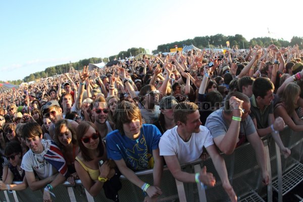 Massive crowds at Beach Break Live