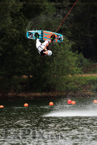 louis cornwall at london night jump cable comp