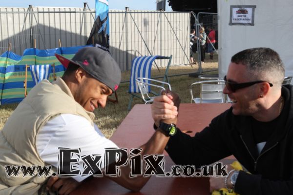 8P1C7697expix