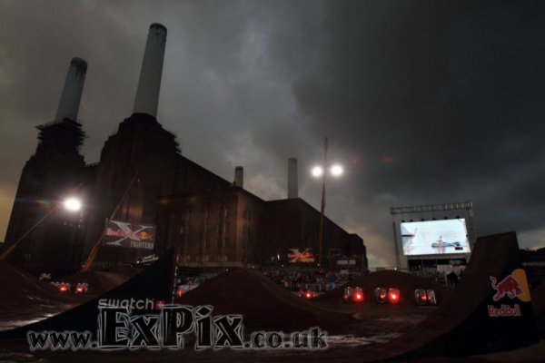 batterseapowerstationxfighters