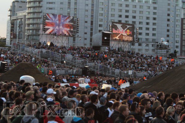 redbullxfighterslondoncrowd