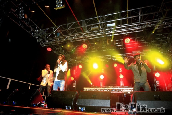 aswad at glass butter beach