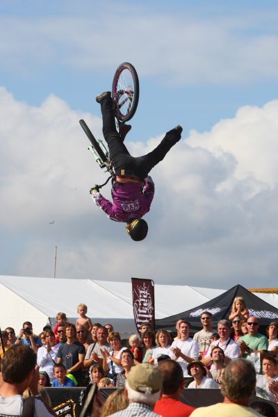 Sam Pilgrim 1 footed back flip